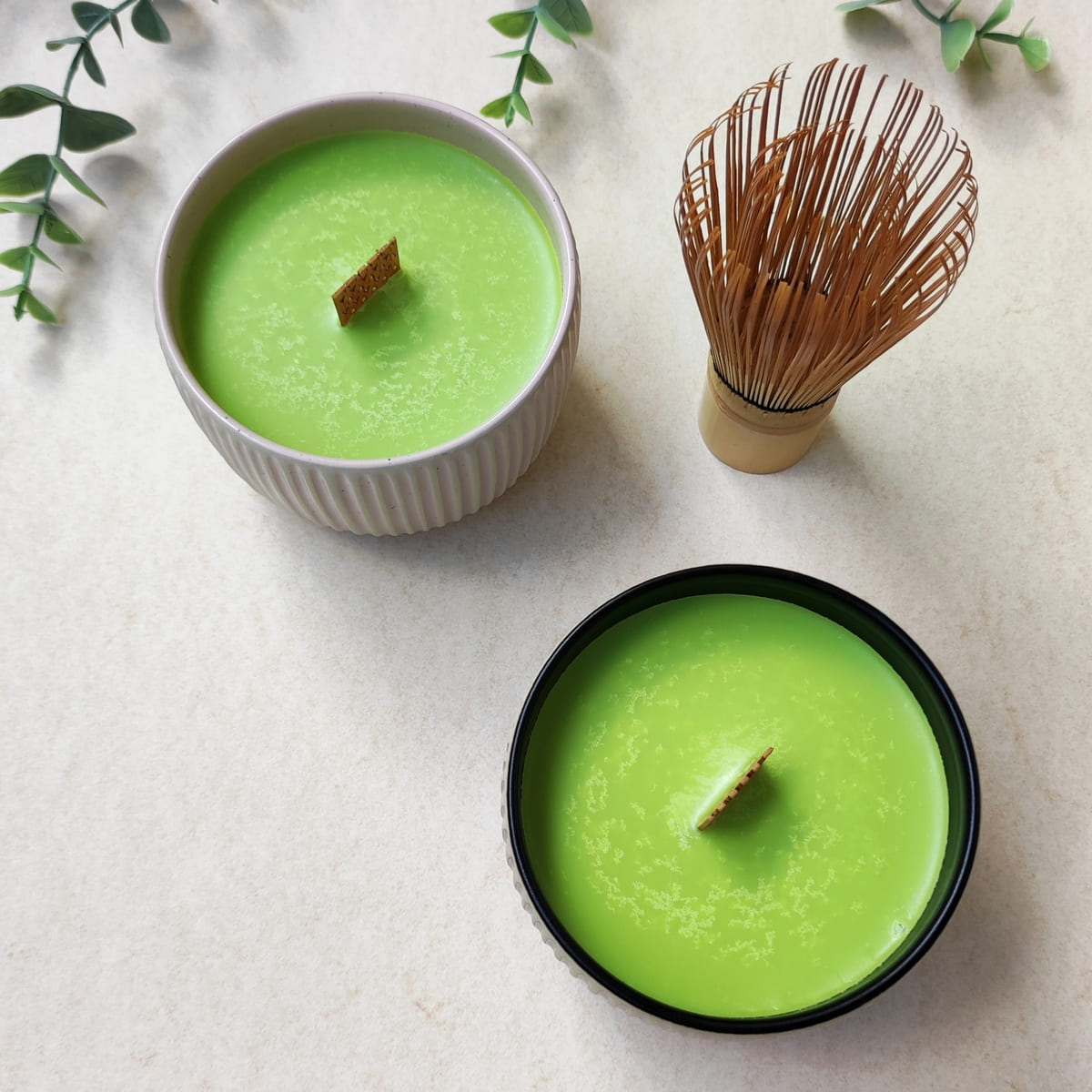 Duftkerze Matcha aus Rapswachs und Kokoswachs mit knisterndem Holzdocht, vegane und nachhaltige Duftkerze
