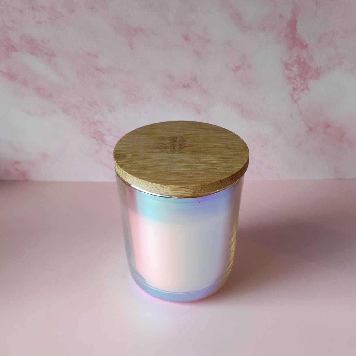 handgegossene Duftkerze aus ätherischen Ölen mit beruhigendem Lavendelduft, nachhaltige Rapswachskerze handgemacht in Hamburg, Cozy Candles