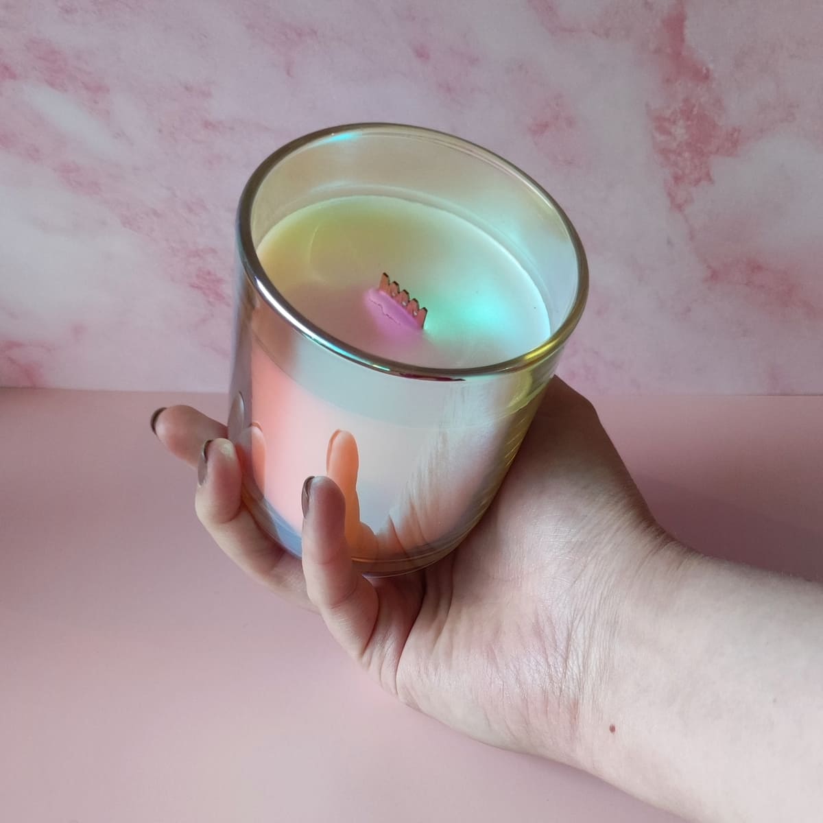 Handgemachte Lavendeltraum Duftkerze aus Hamburg, veganes Rapswachs und Holzdocht