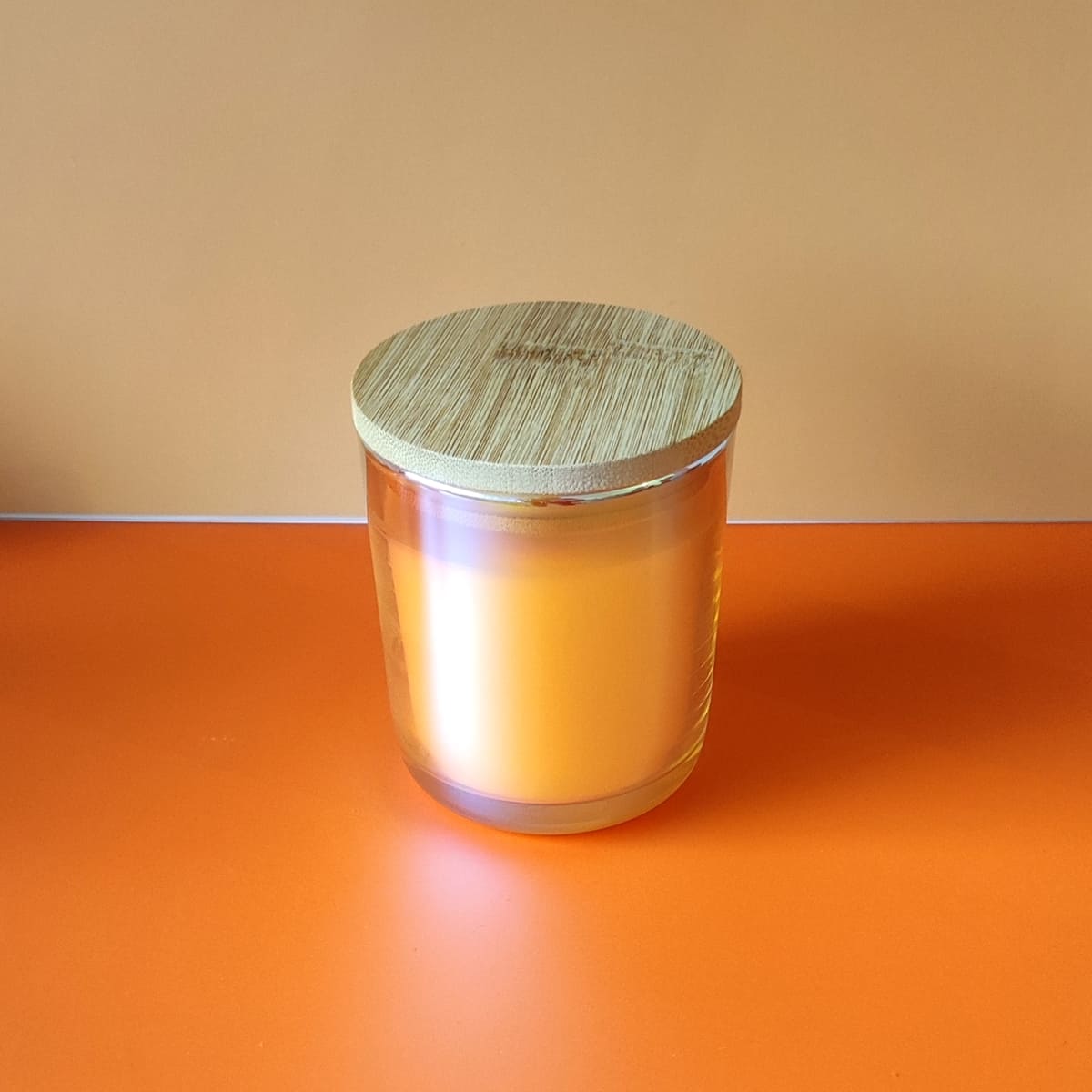 Nachhaltige Rapswachskerze mit Holzdocht und aus 100% ätherischen Ölen mit Orangenduft