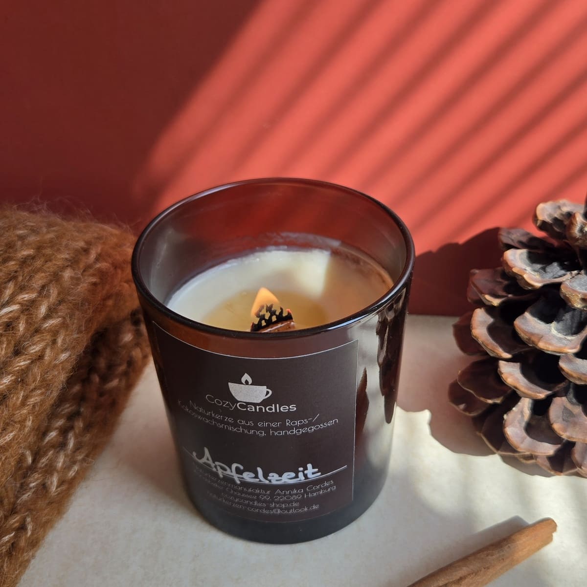 herbstliche Kerze mit Apfel und Zimt Duft, nachhaltige Duftkerze, Cozy Candles Hamburg