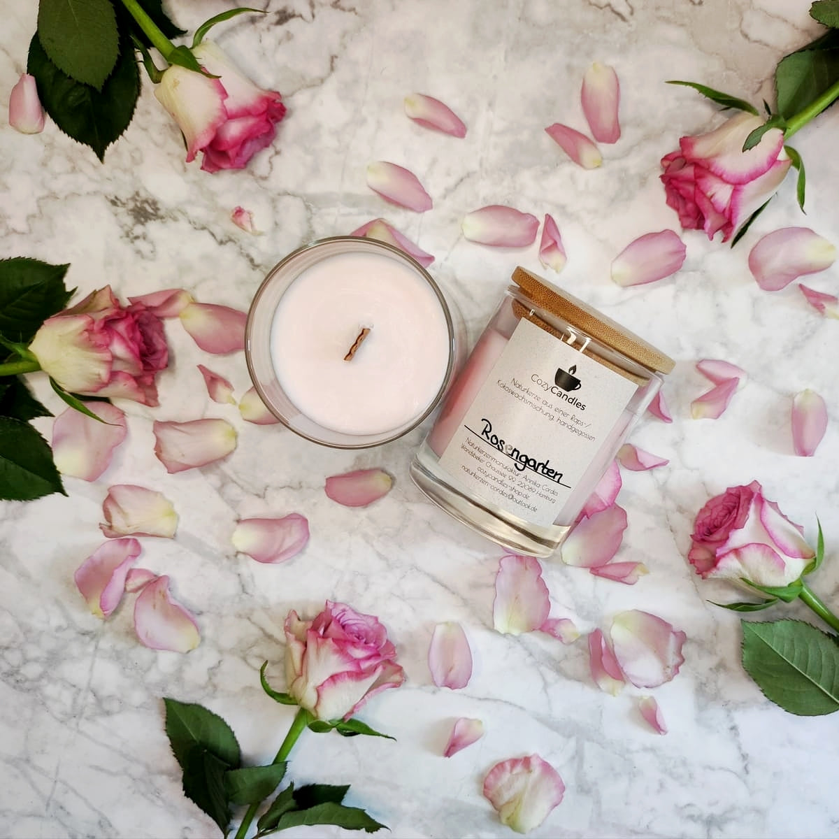 nachhaltige Duftkerze Rosenduft mit Holzdocht Cozy Candles