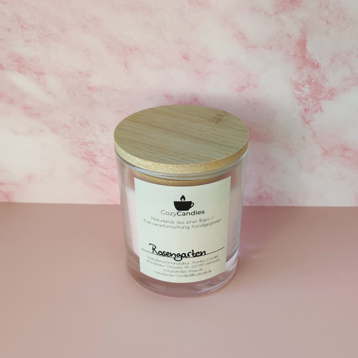 vegan Duftkerze aus Rapswachs mit knisterndem Holzdocht sinnlicher Rosenduft aus Hamburg