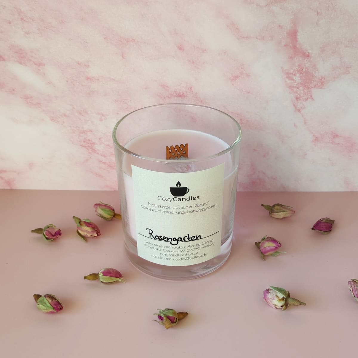 nachhaltige Duftkerze echter Rosenduft; handgegossene Rapswachskerze regional aus Hamburg; Cozy Candles Hamburg