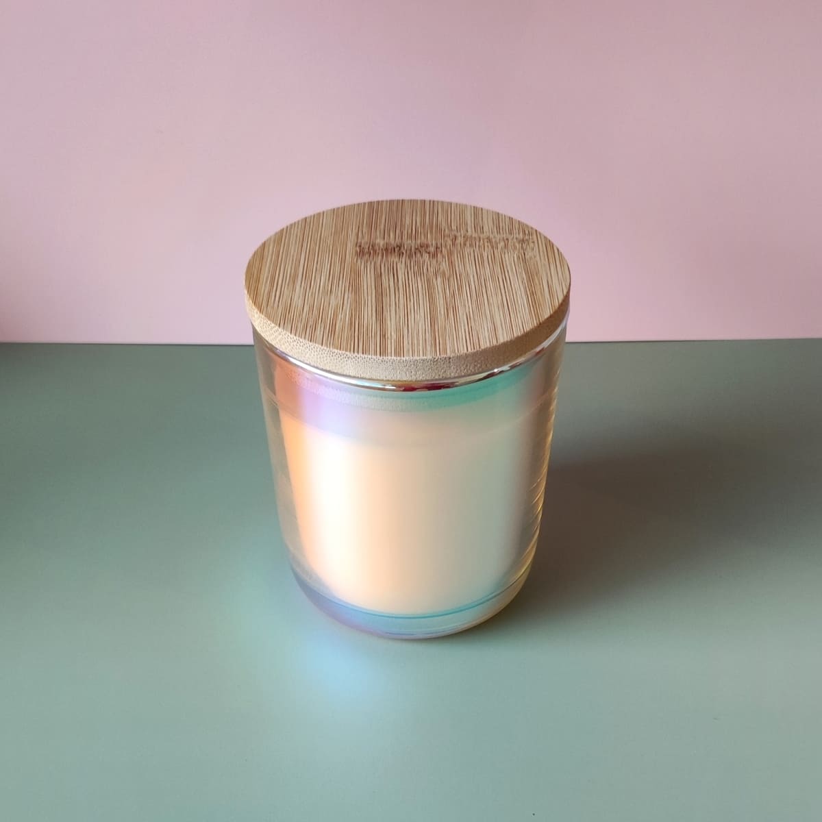 Nachhaltige Duftkerze mit Waldduft und Geranie aus 100% ätherischen Ölen, handgegossen in Hamburg, Cozy Candles