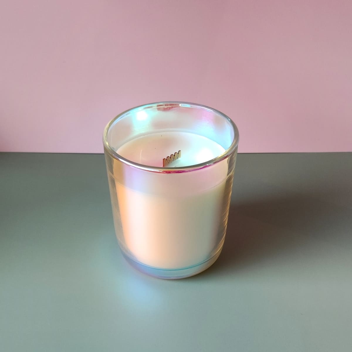 Duftkerze im Regenbogenglas aus ätherischen Ölen mit entspannendem Waldduft, Cozy Candles Hamburg