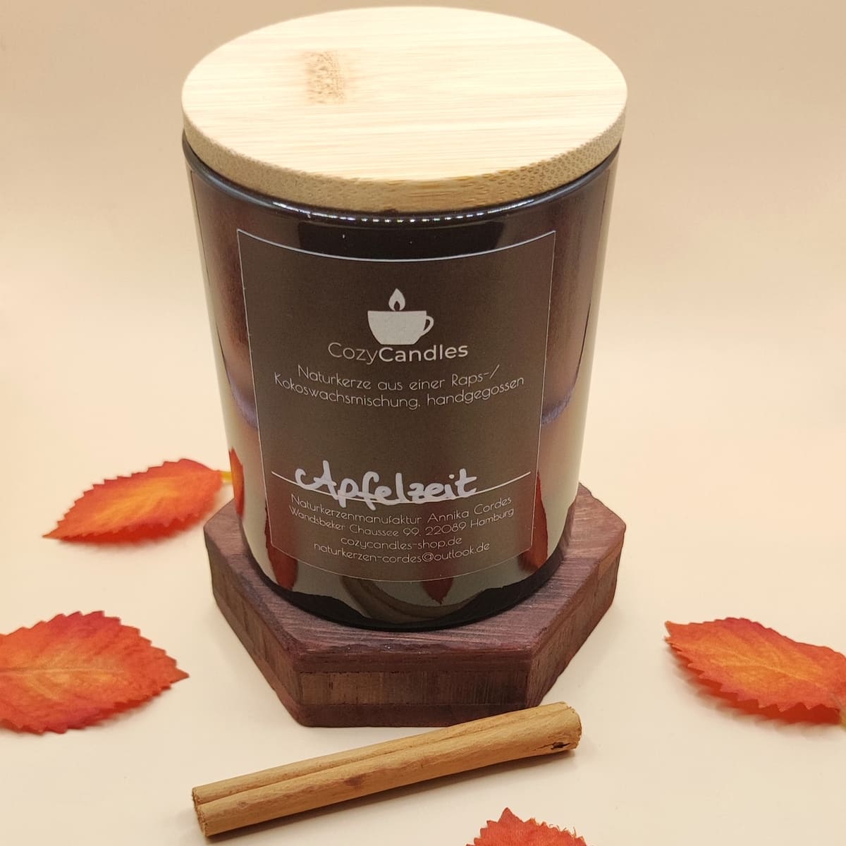 herbstliche Kerze mit Apfel und Zimt Duft, nachhaltige Duftkerze, Cozy Candles Hamburg