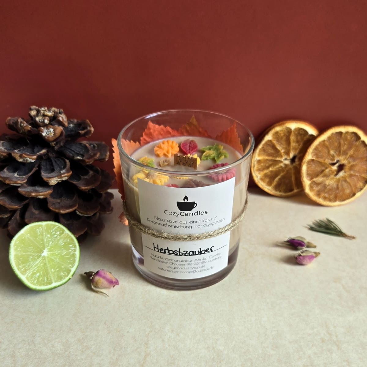 Cozy Candles Herbstkerze aus Rapswachs, handgegossene Duftkerze, frischer Waldduft mit Orange Brombeer