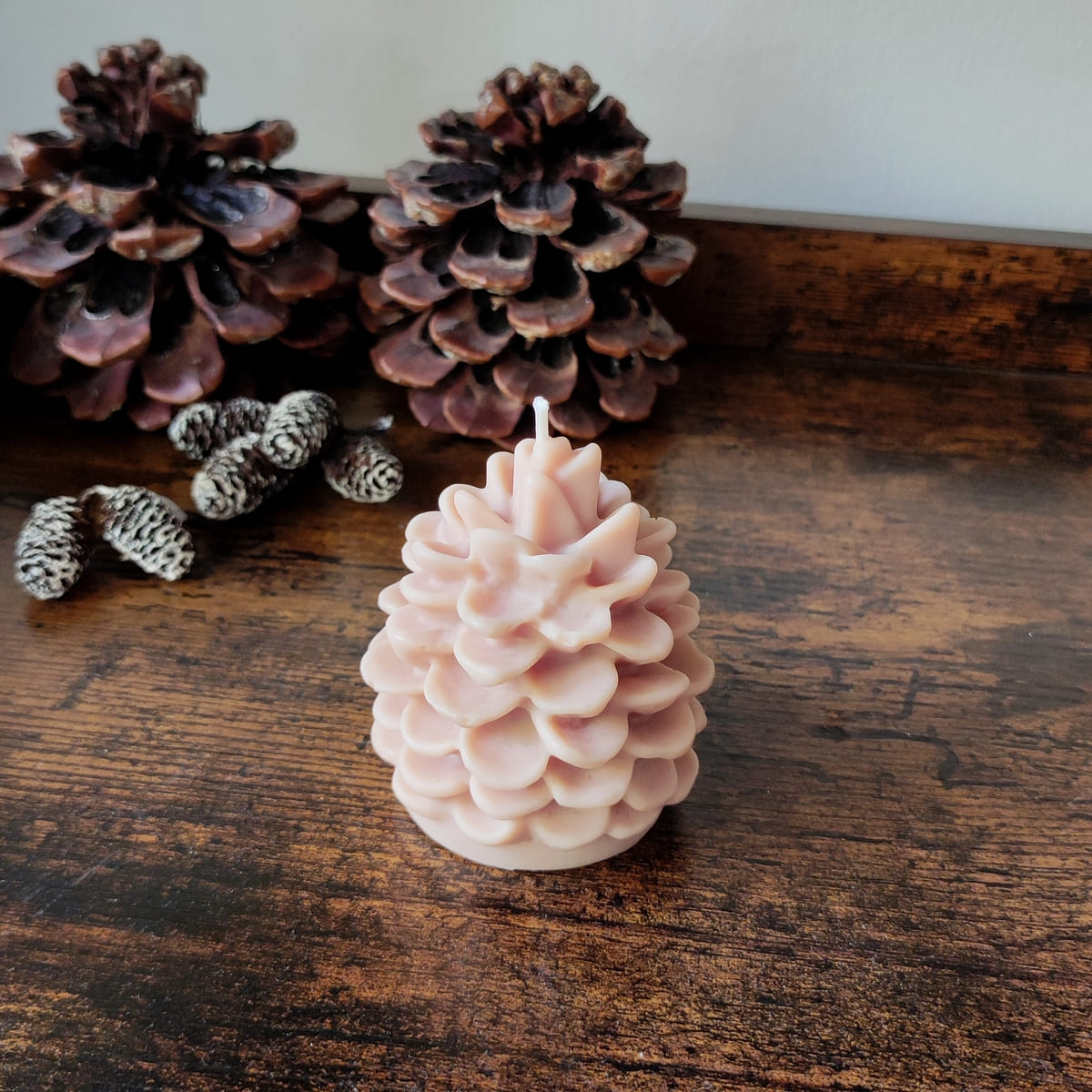 handgegossene Kerze in Zapfenform, Kerze 100% aus Rapswachs