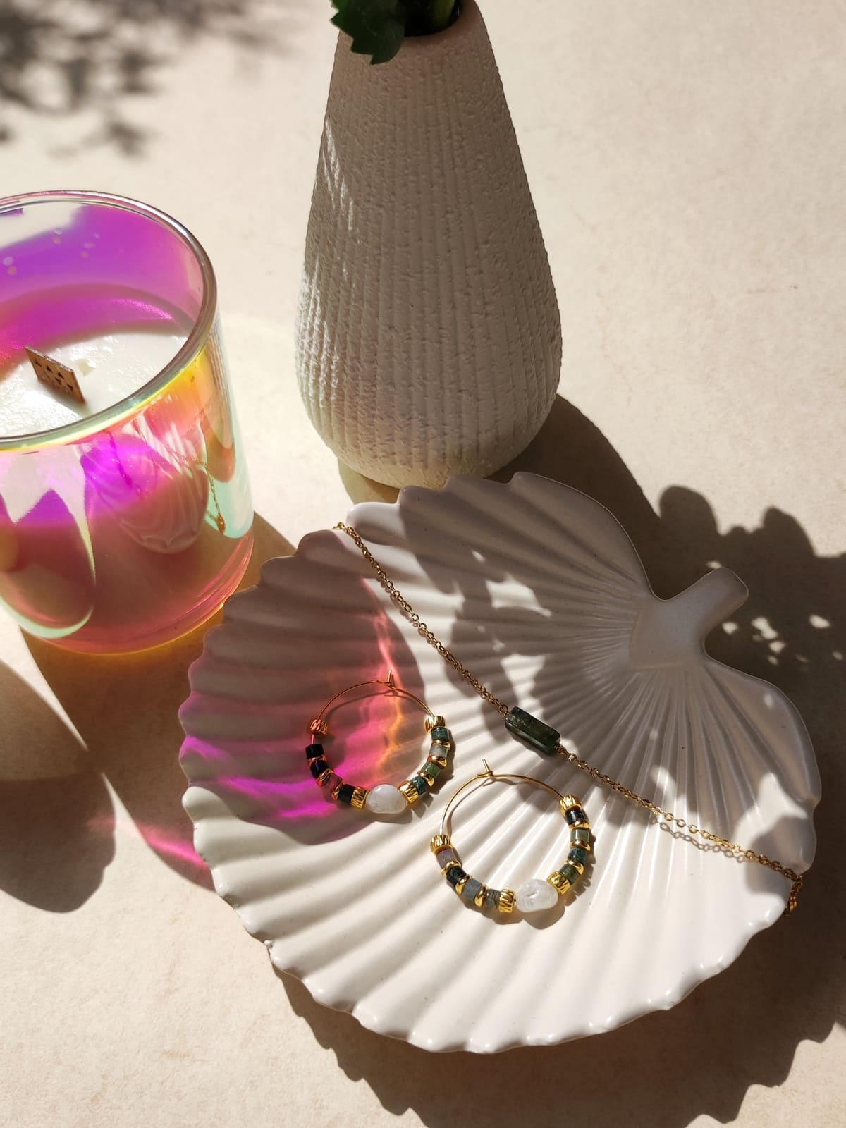 Cozy Candles Schmuckkerze Moosachat Schmuck in gold mit Mondstein, Schmuckkerze ohne Duft, handgegossen in Hamburg, handgefertigter Schmuck 