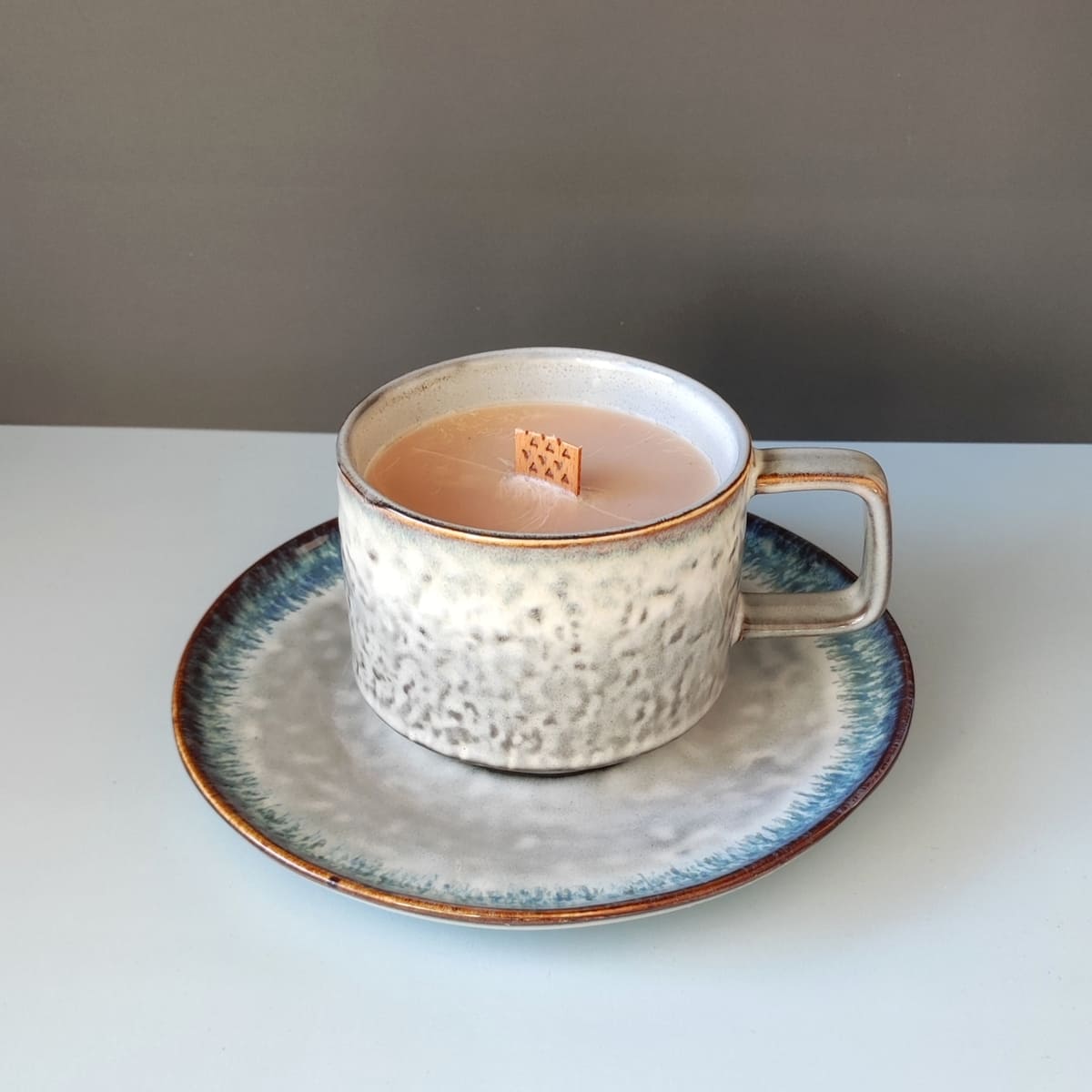 nachhaltige Tassenkerze Kaffeeduft, handgemachte Duftkerze aus Rapswachs, Cozy Candles Hamburg